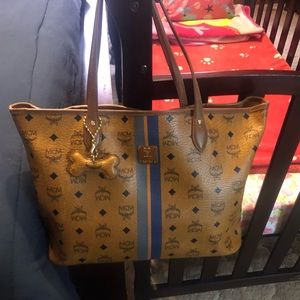 aitentic mcm purse big